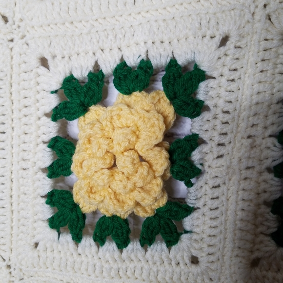 Rose Afghan Fringe Fabulous Handmade - Picture 6 of 6